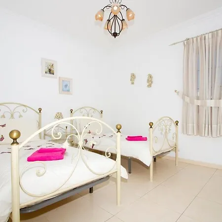 Villa Casa Pardelera - 3 Bedroom - Great Pool Area With Jacuzzi - Perfect For Families *